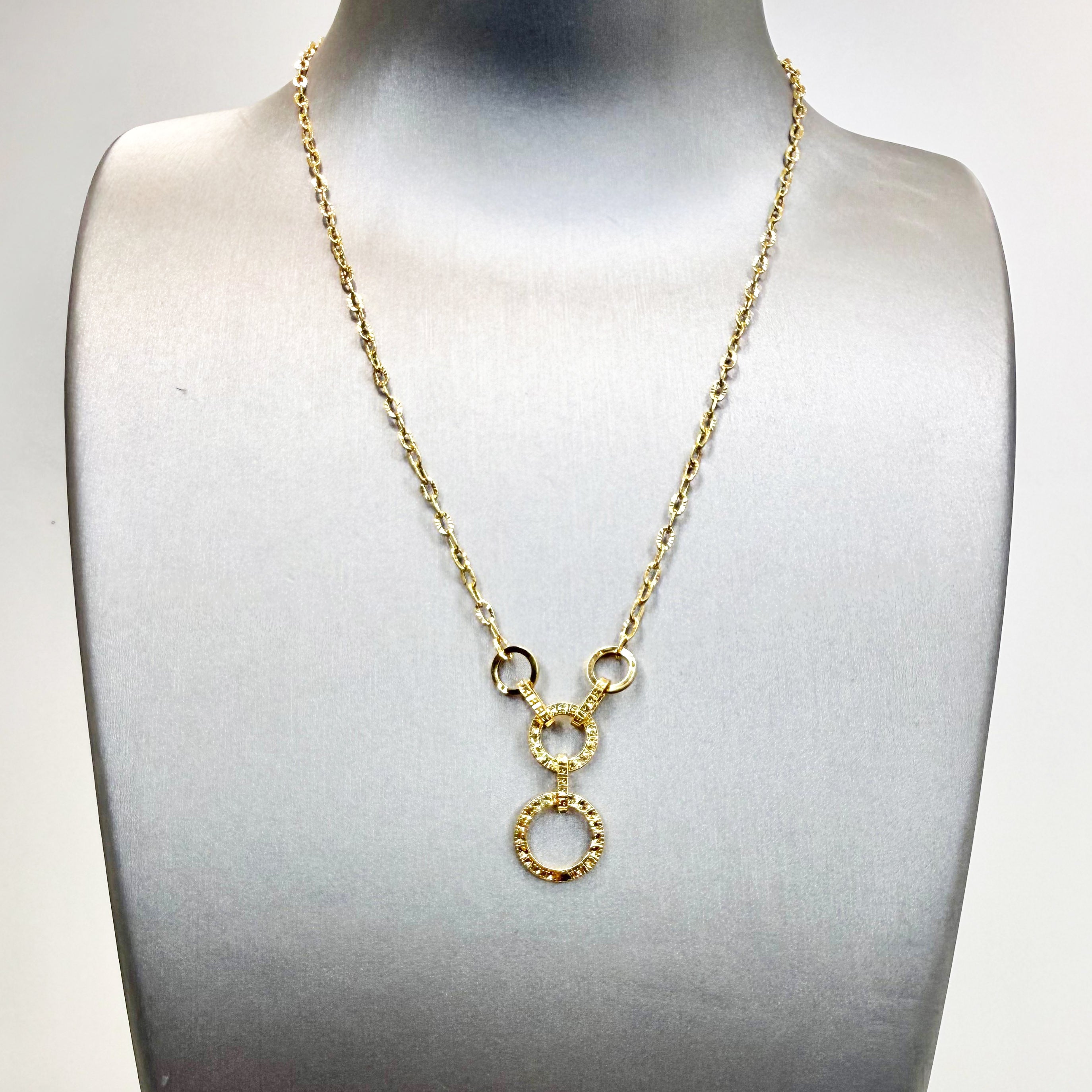 Collana con cerchi intrecciati lavorati in oro giallo 18KT (750) – Made in Italy