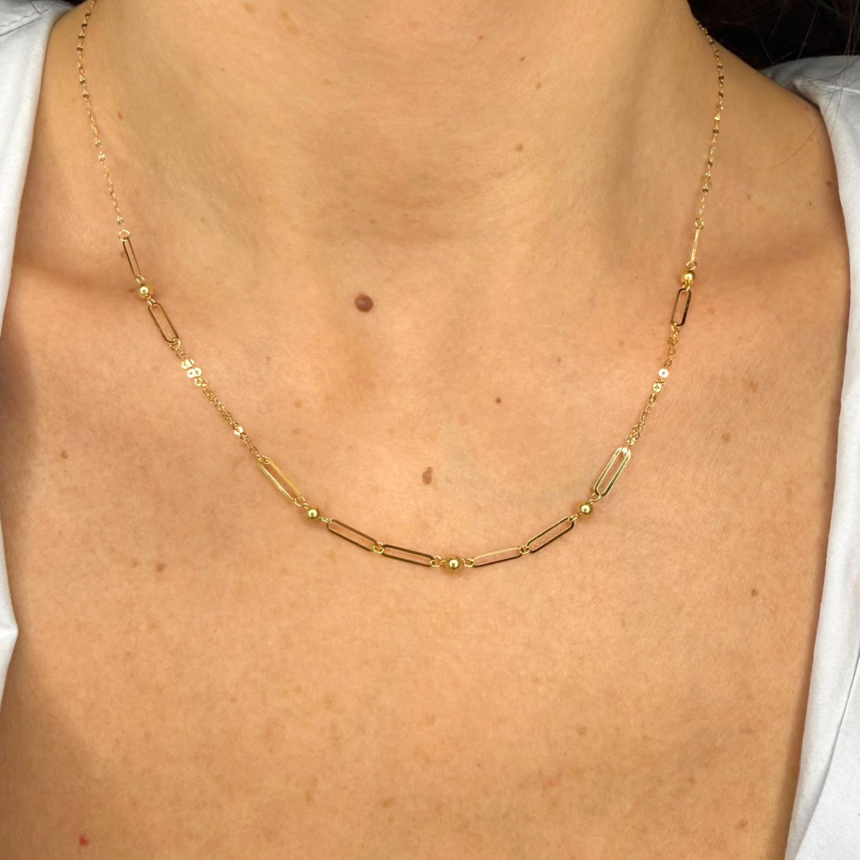 Collana con maglie geometriche e sfere in oro giallo 18 KT (750)
