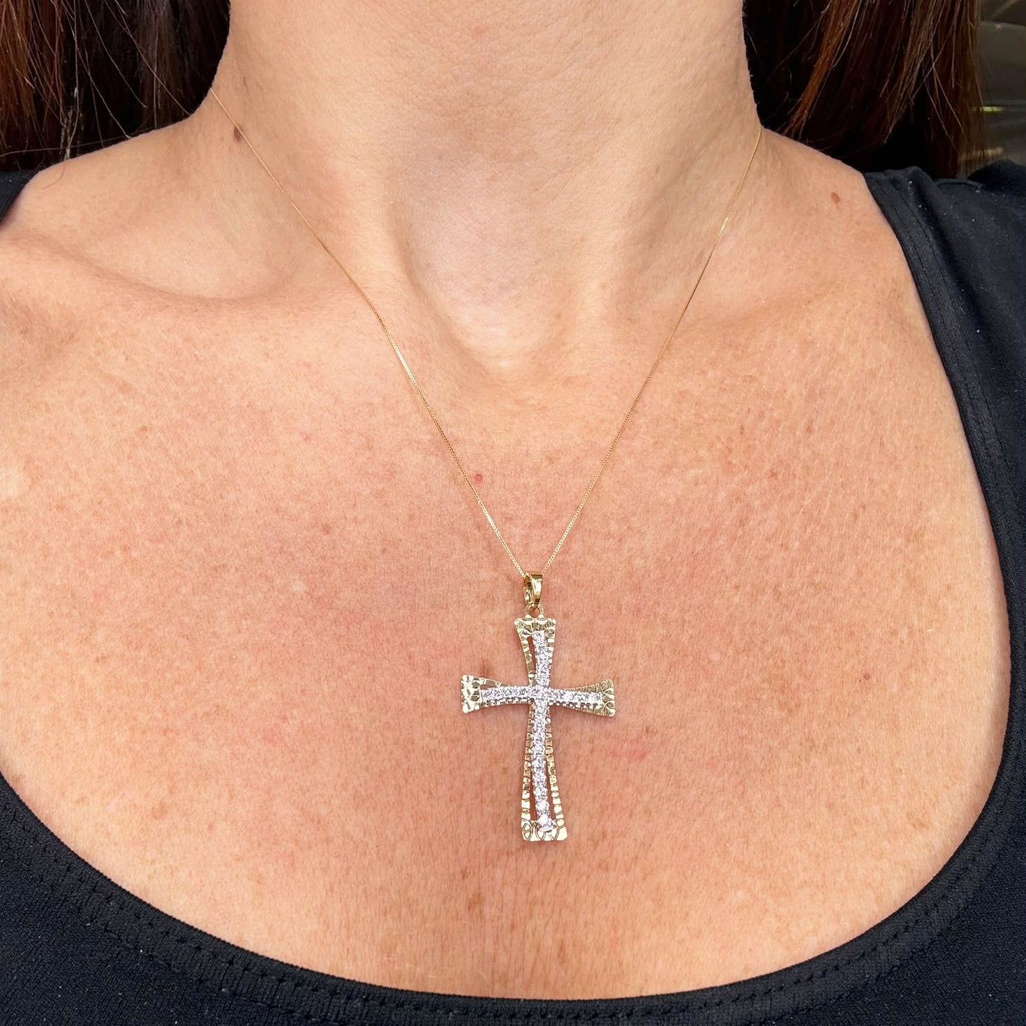 Collana con Croce in Oro Giallo 18 KT e Zirconi