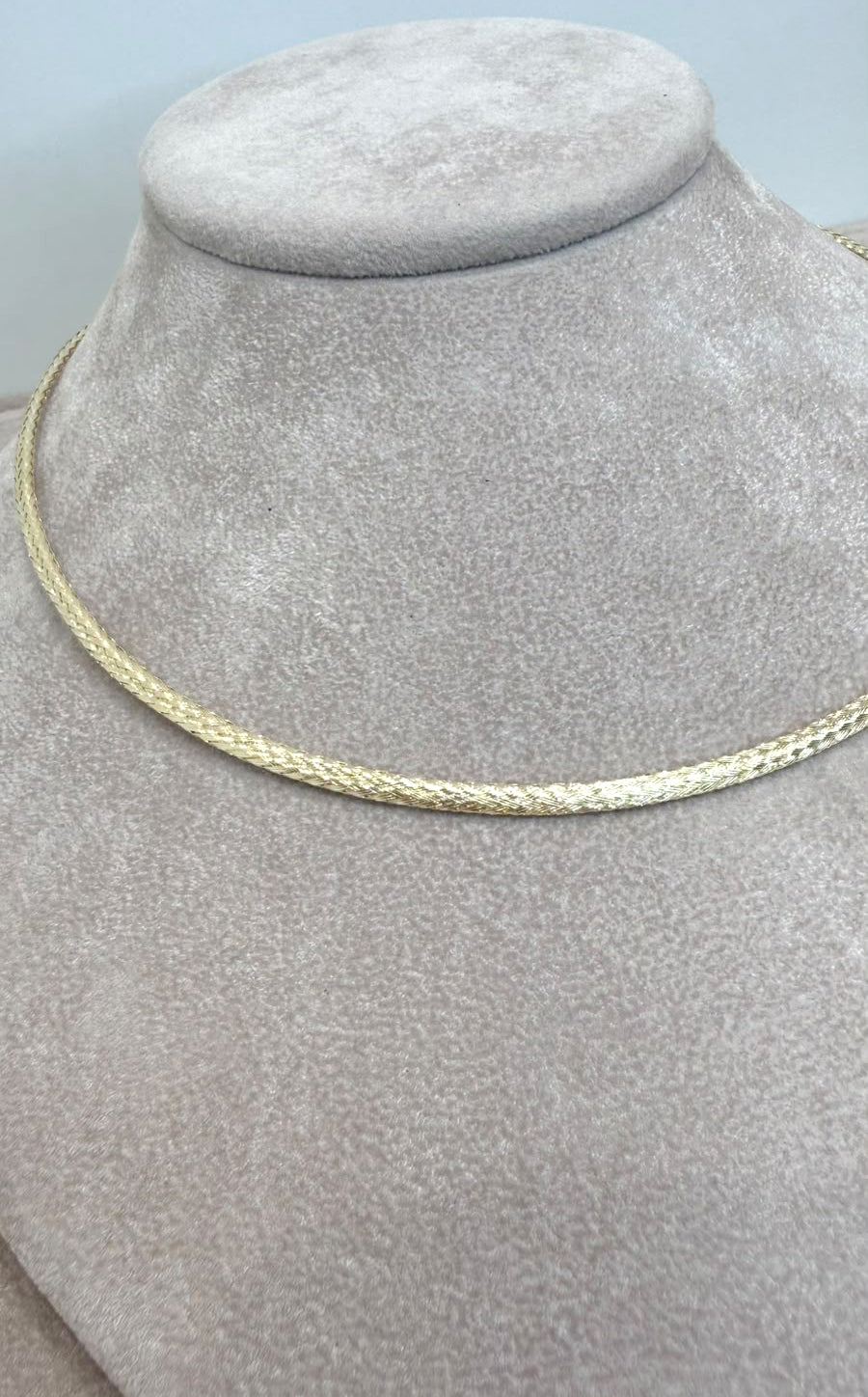 COLLANA SEMIRIGIDA IN ORO 18 KT