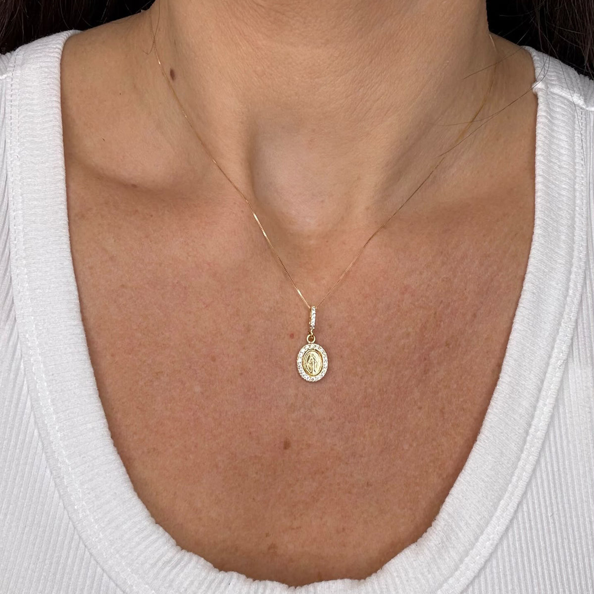 COLLANA CON MEDAGLIA MADONNA OVALE E ZIRCONI IN ORO GIALLO 18 KT