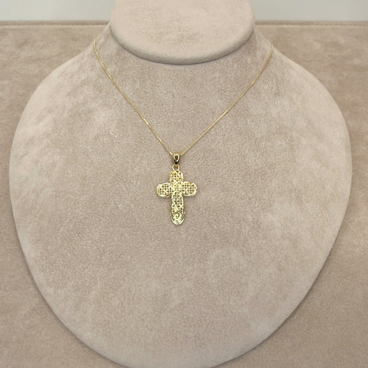 COLLANA CON CROCE LAVORATA IN ORO GIALLO 18 KT (750)