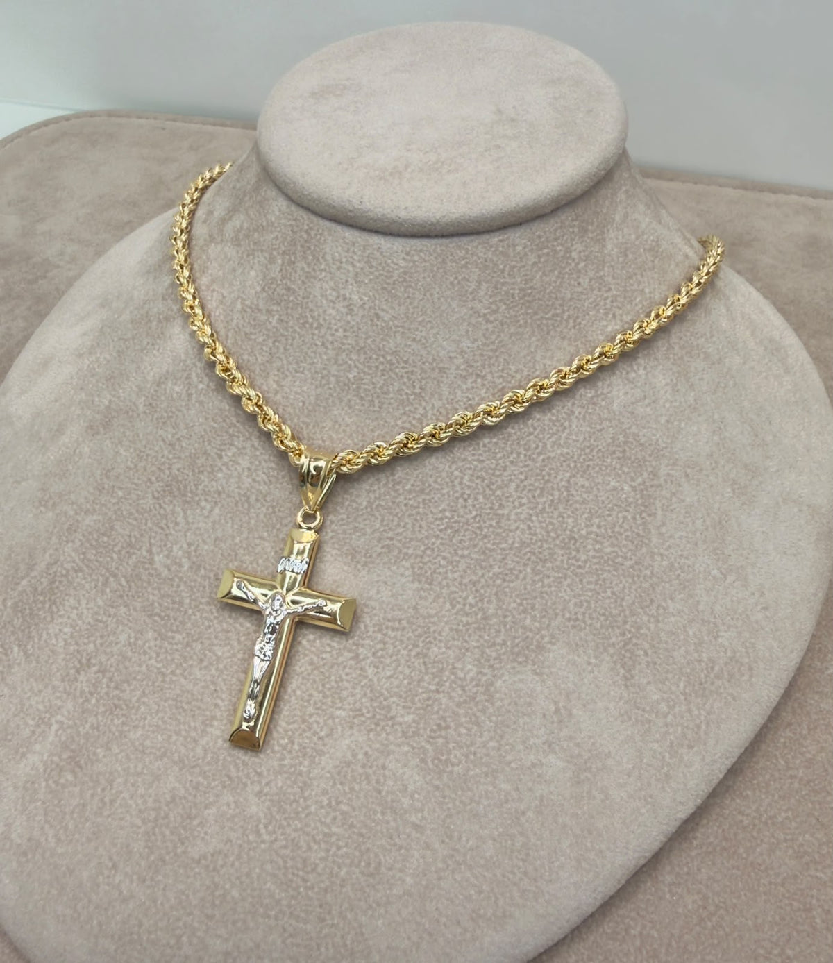 COLLANA UOMO CON CROCIFISSO BICOLORE IN ORO 18 KT (750)