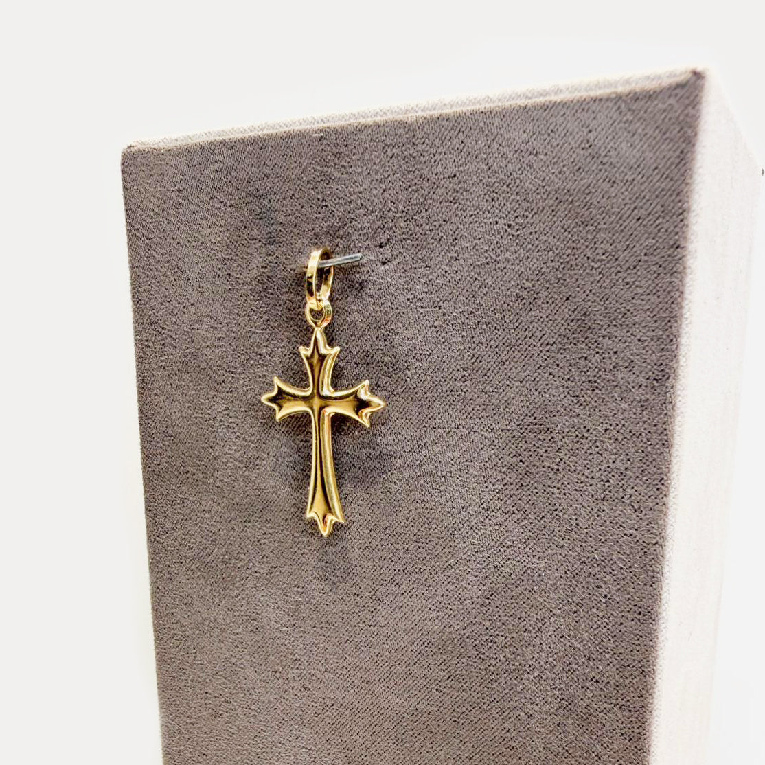 Ciondolo croce da uomo in oro giallo 18 Kt (750)
