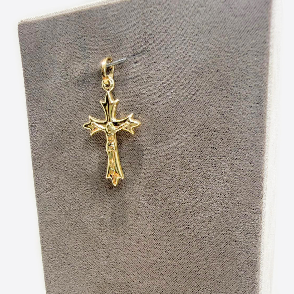 Ciondolo croce con Cristo da uomo in oro giallo 18 Kt (750)