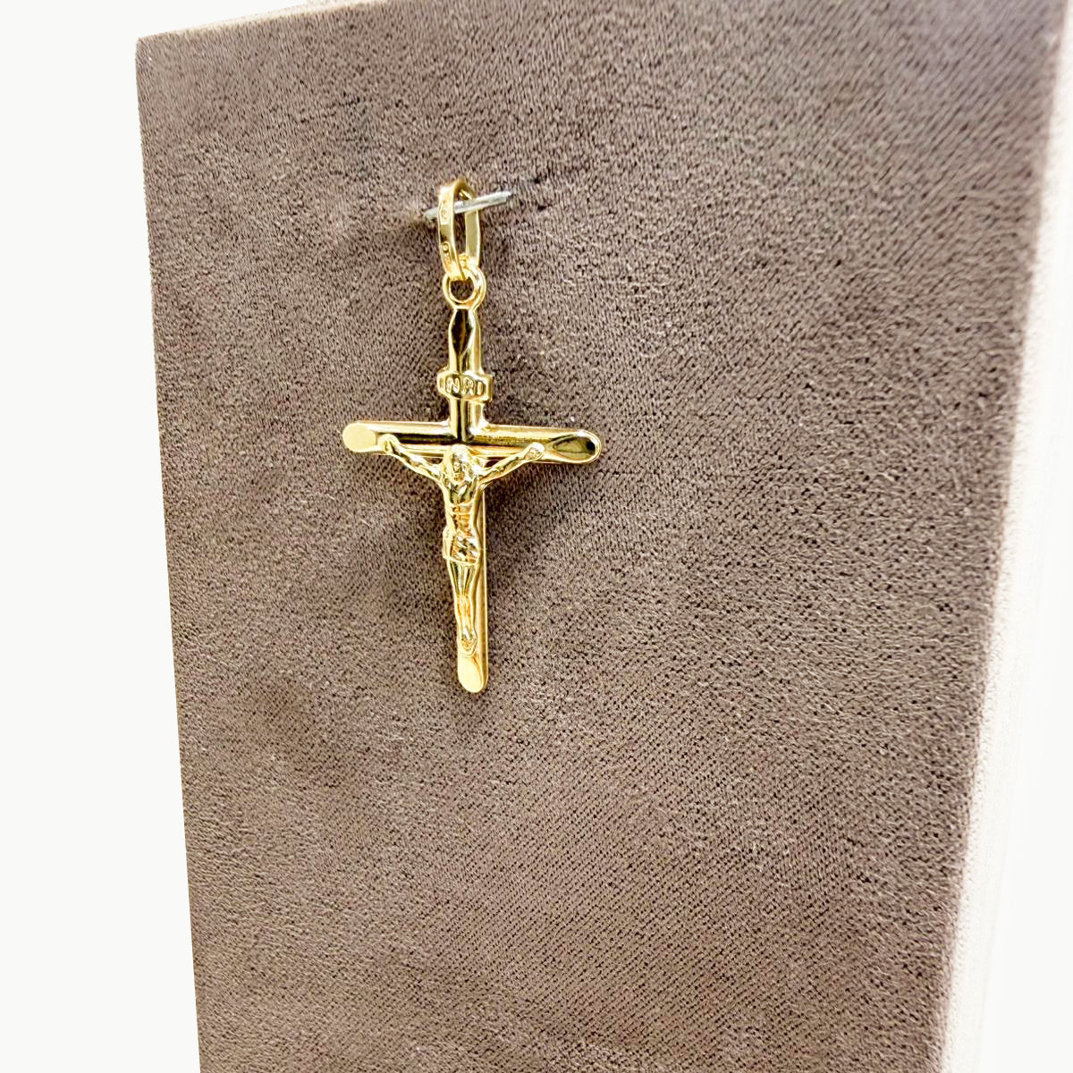 Ciondolo croce con Cristo da uomo in oro giallo 18 Kt (750)