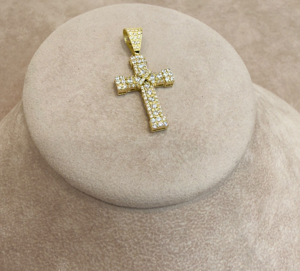 PENDENTE CROCE UOMO IN ORO GIALLO 18 KT (750) CON ZIRCONI