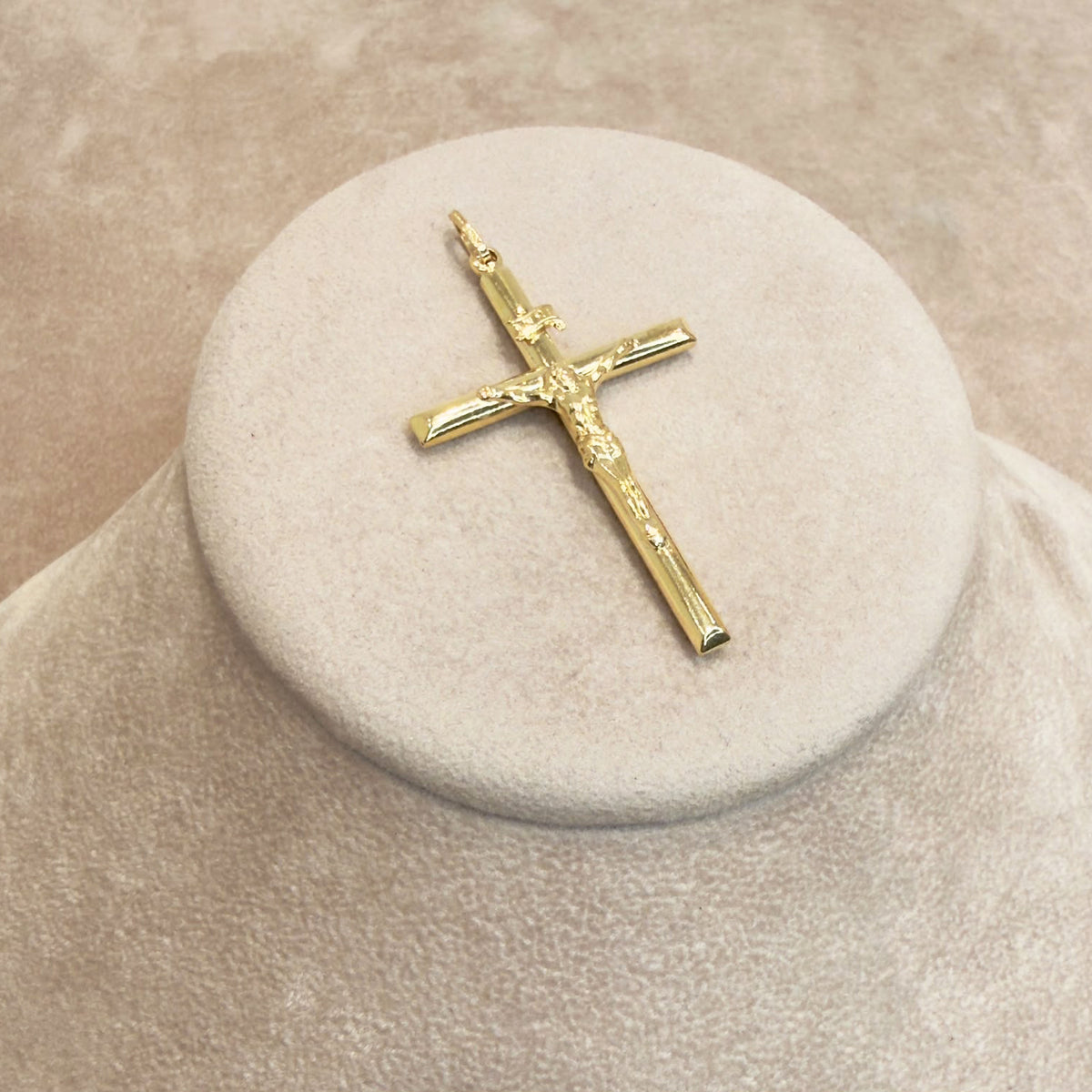 CROCE IN ORO GIALLO 18 KT (750) CON CRISTO