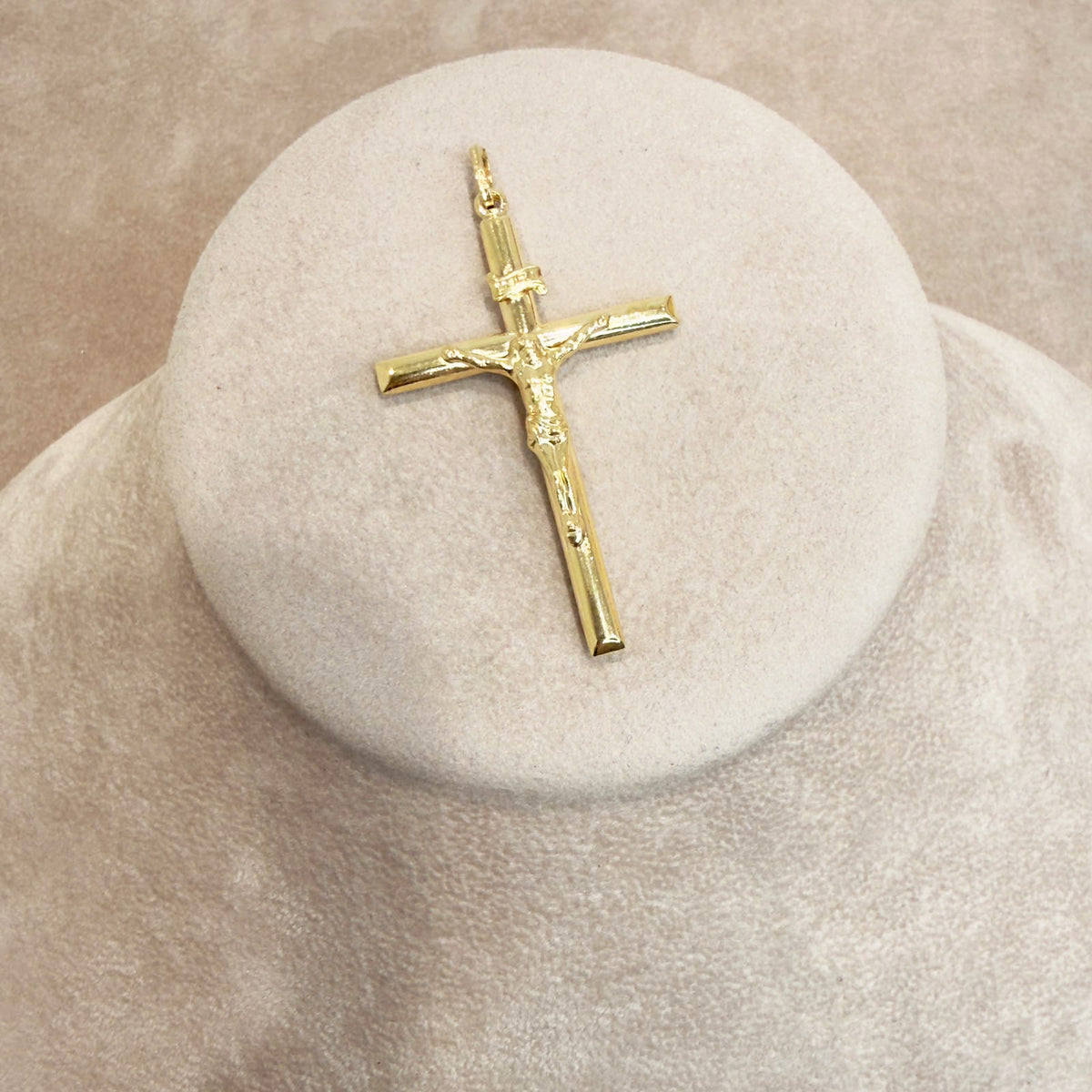 CROCE IN ORO GIALLO 18 KT (750) CON CRISTO