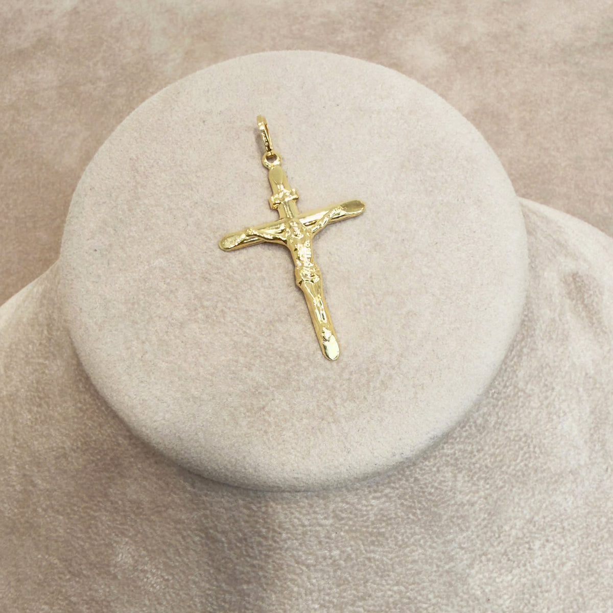 CROCE IN ORO GIALLO 18 KT (750) CON CRISTO