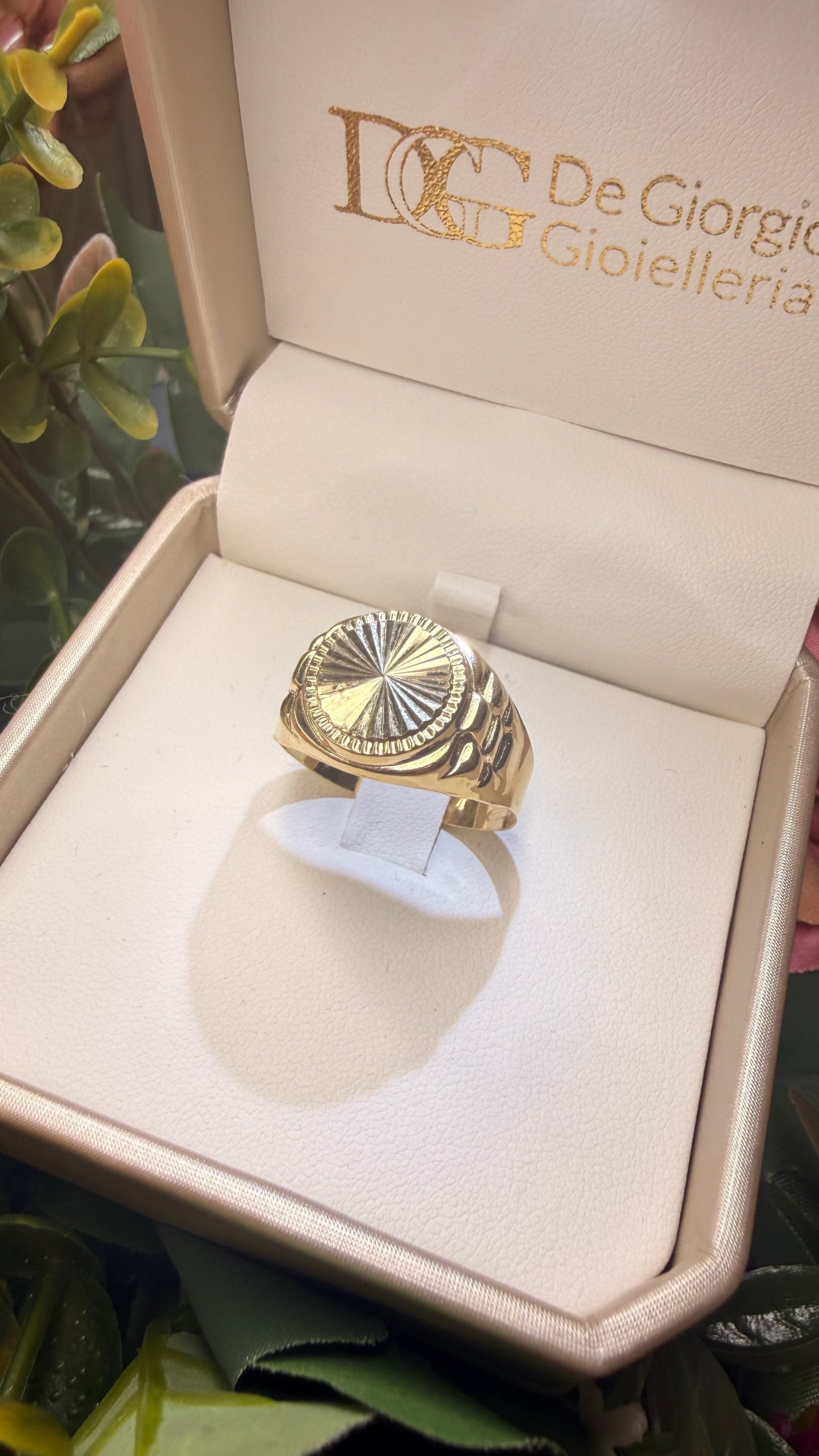 Anello Uomo Chevalier Tondo Diamantato in Oro Giallo 18KT (750)