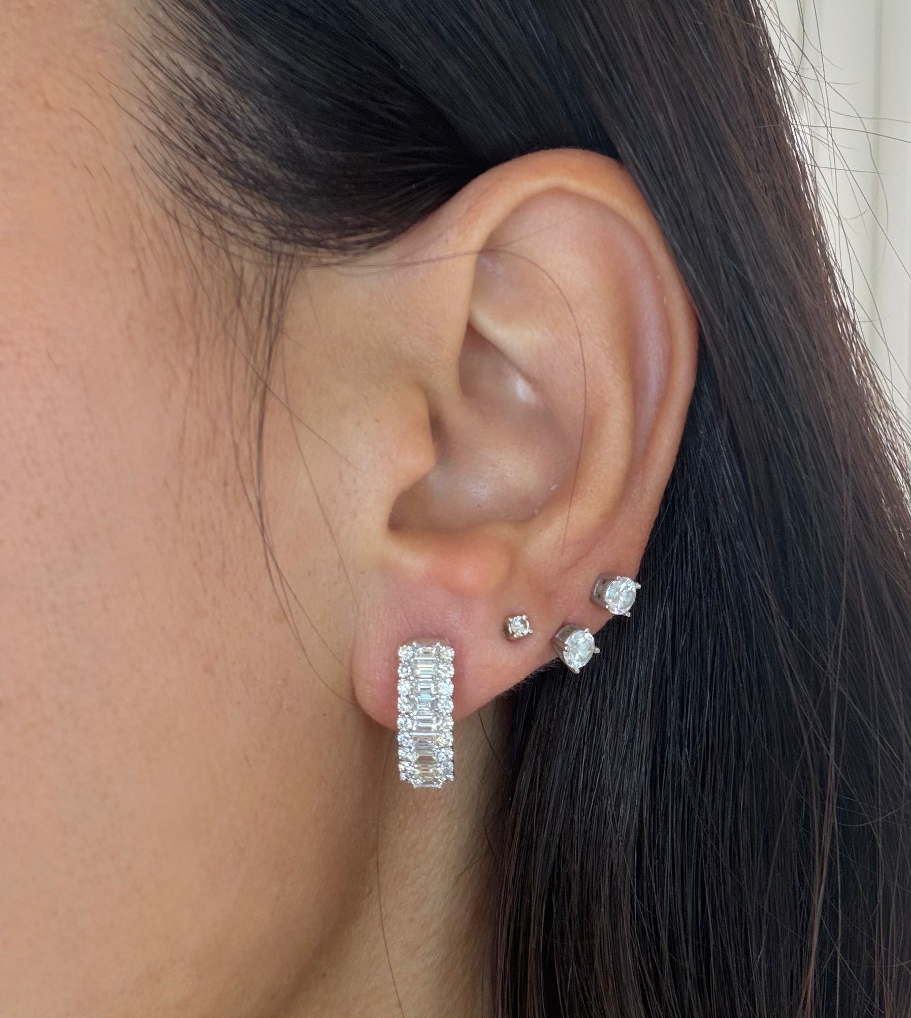 ORECCHINI IN ORO BIANCO 18 CARATI CON DIAMANTI E BAGUETTE