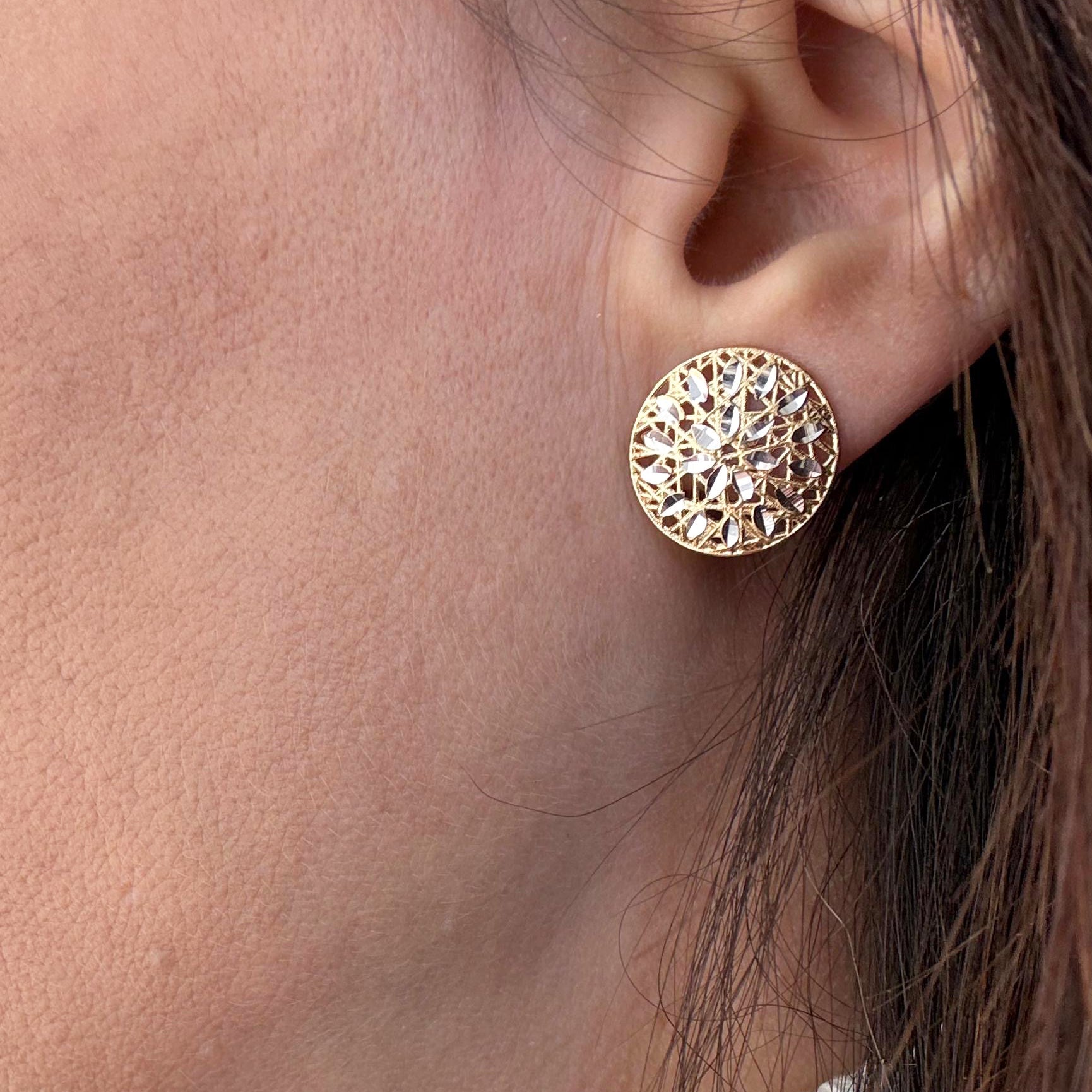 Orecchini a lobo tondi traforati in oro giallo 18KT (750) – Made in Italy