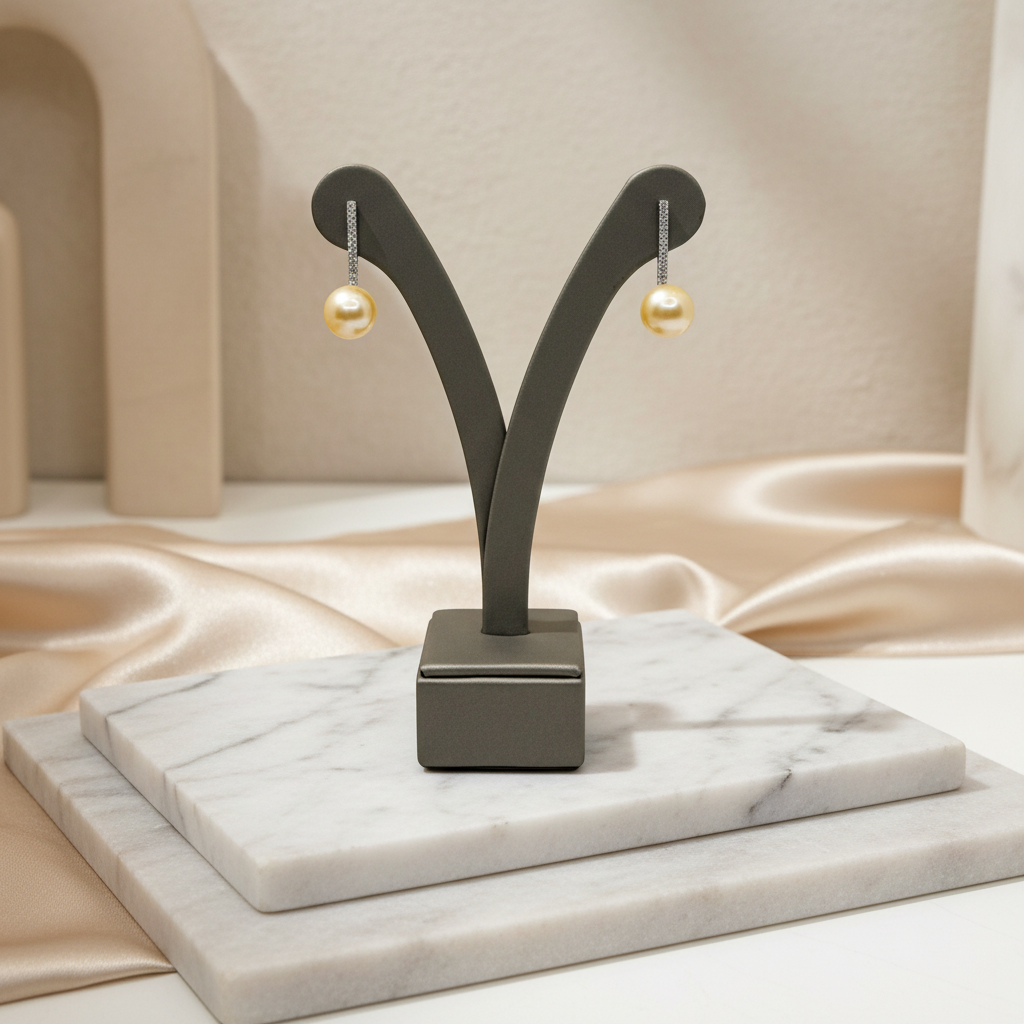 Orecchini pendenti con perla gold e zirconi in oro bianco 18KT (750) – Made in Italy