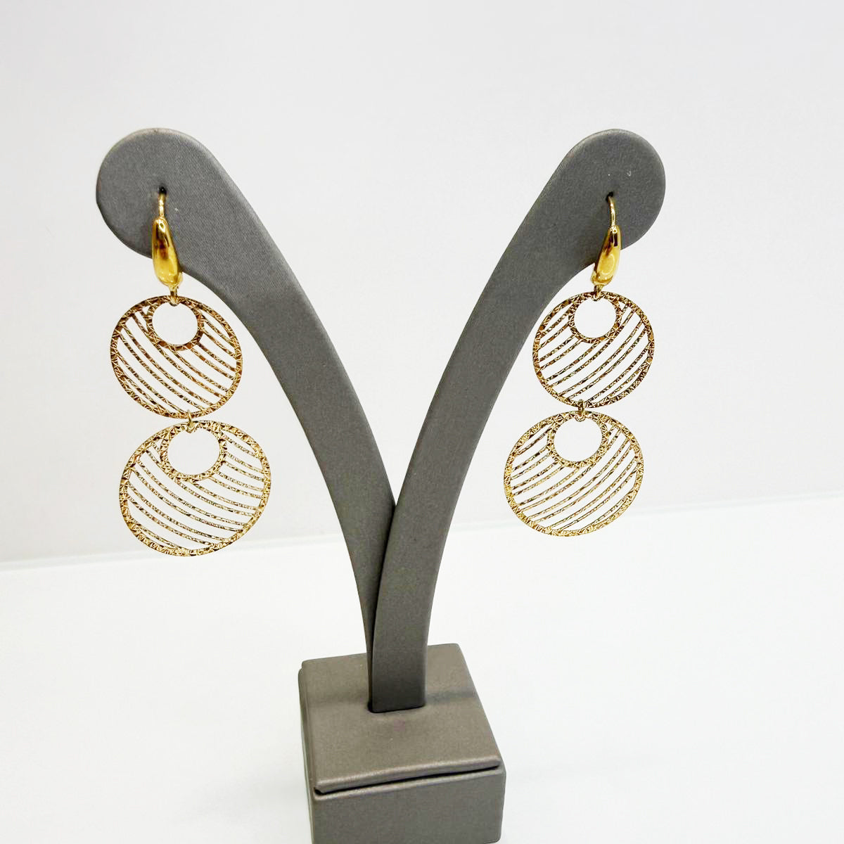 Orecchini pendenti a cerchi lavorati in oro giallo 18KT (750) – Made in Italy