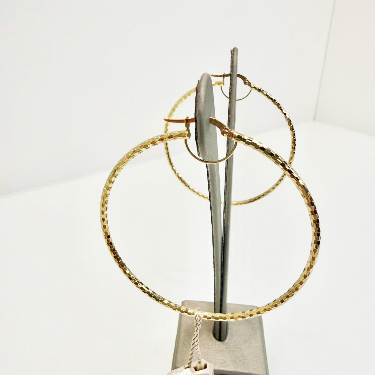 Orecchini a cerchio in oro giallo 18KT (750)