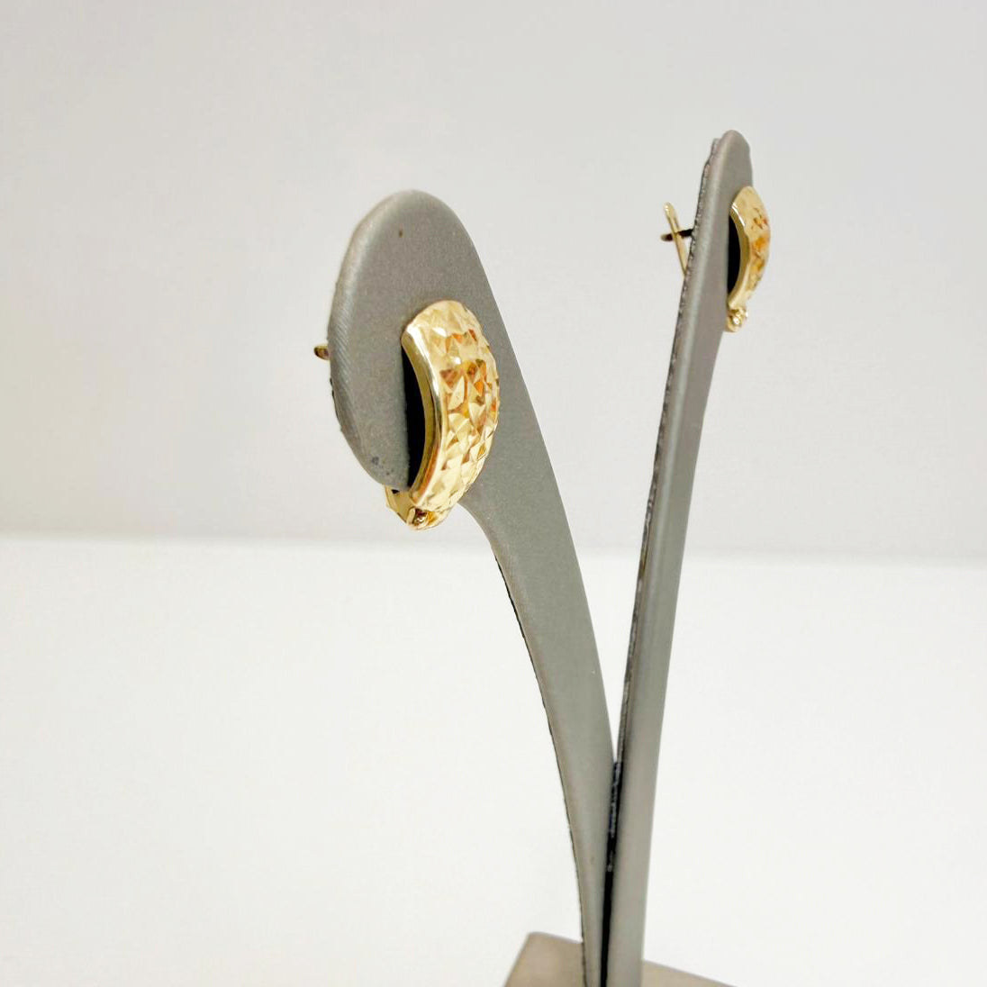 Orecchini a cerchio da donna in oro giallo lavorato 18 Kt (750) – Prima misura