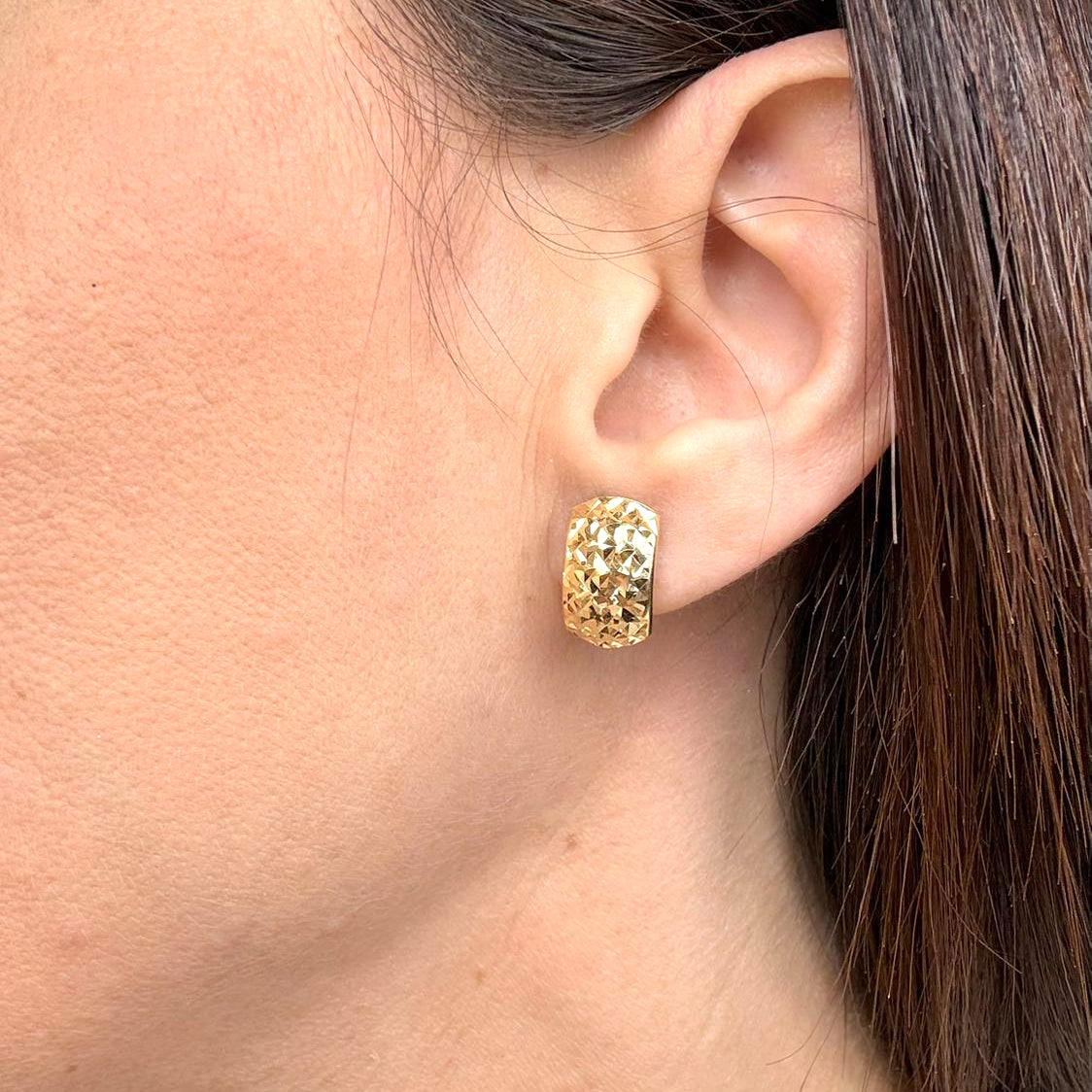 Orecchini a cerchio da donna in oro giallo lavorato 18 Kt (750) – Terza misura