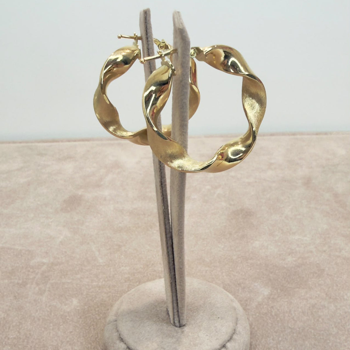 ORECCHINI A CERCHIO ONDULATO IN ORO GIALLO 18 KT (750)