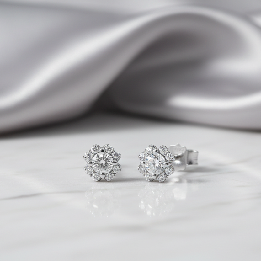 ORECCHINI PUNTO LUCE IN ORO BIANCO 18 CARATI E DIAMANTI