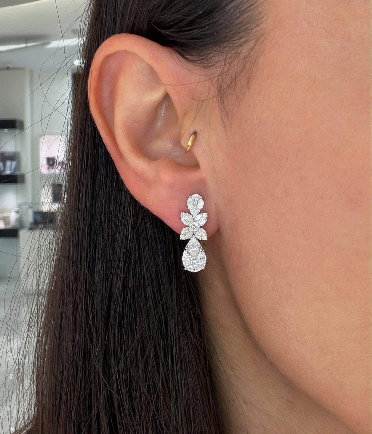 ORECCHINI IN ORO BIANCO 18KT CON BAGUETTE E DIAMANTI