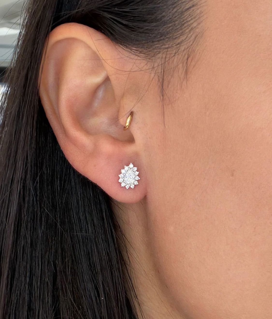 18KT WHITE GOLD EARRINGS WITH DROP-CUT DIAMONDS