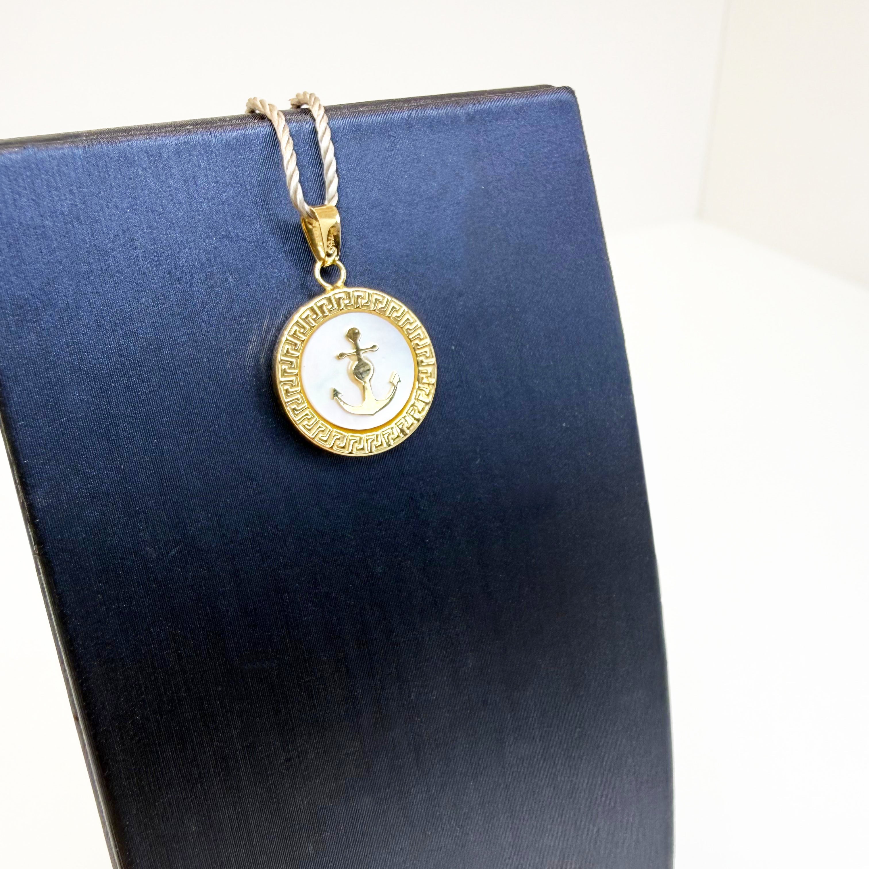 Ciondolo medaglia con ancora in oro giallo 18KT (750) – Made in Italy