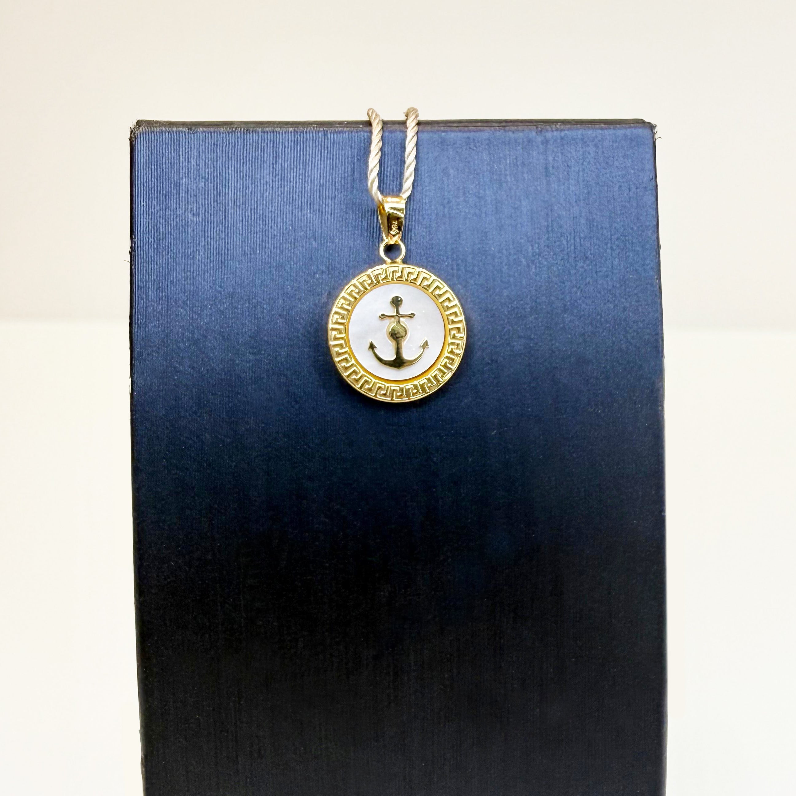 Ciondolo medaglia con ancora in oro giallo 18KT (750) – Made in Italy